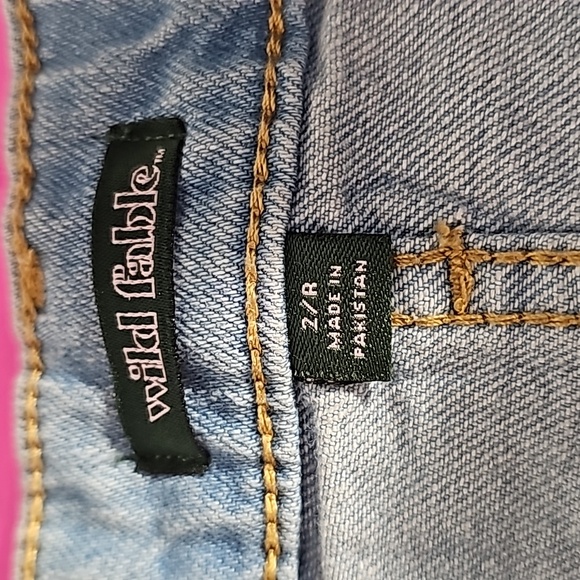 Wild Fable Super High Rise Cuff Distressed Raw hem Cut offs Size 2R Daisy Dukes - Picture 3 of 9